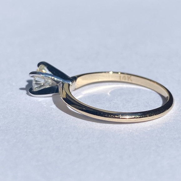 Gorgeous😍 14KT Solitaire Diamond engagement ring💍💎✨ - Picture 5 of 17